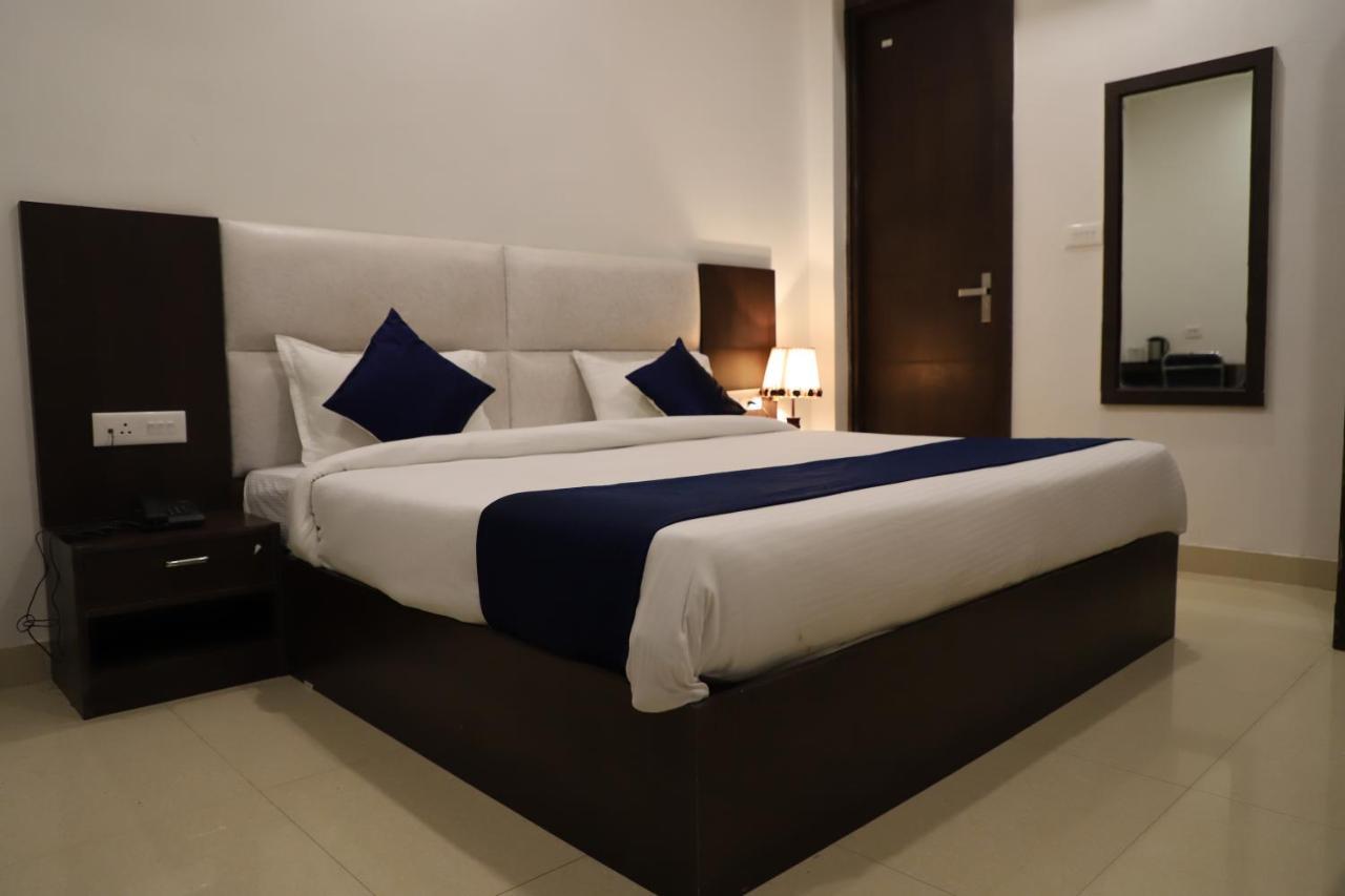 Hotel Dream Comfort Агра Екстериор снимка