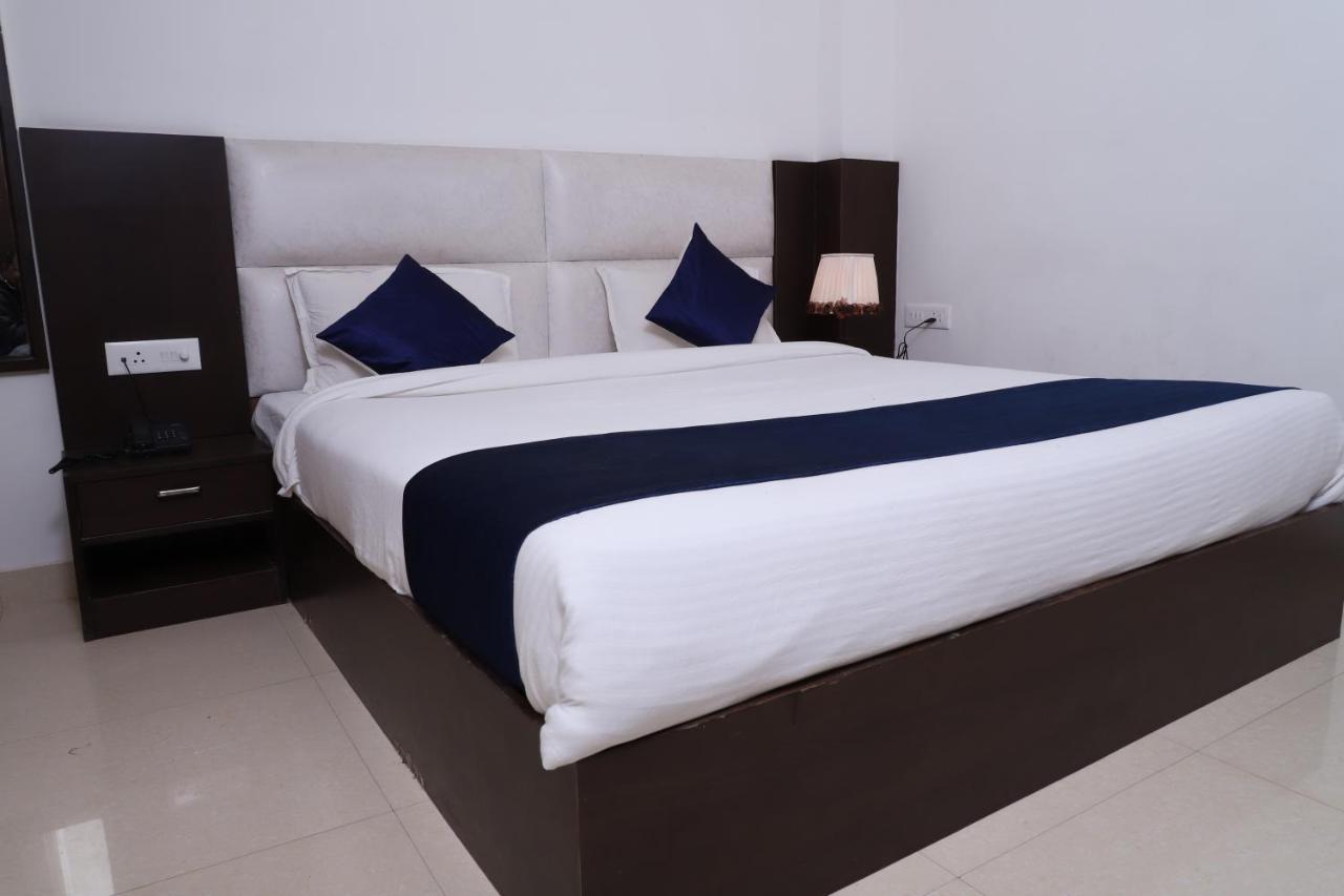 Hotel Dream Comfort Агра Екстериор снимка