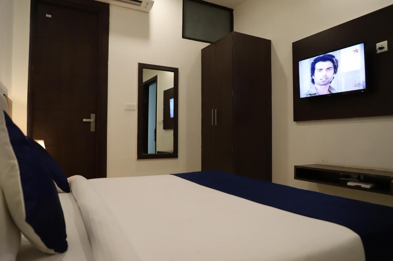 Hotel Dream Comfort Агра Екстериор снимка