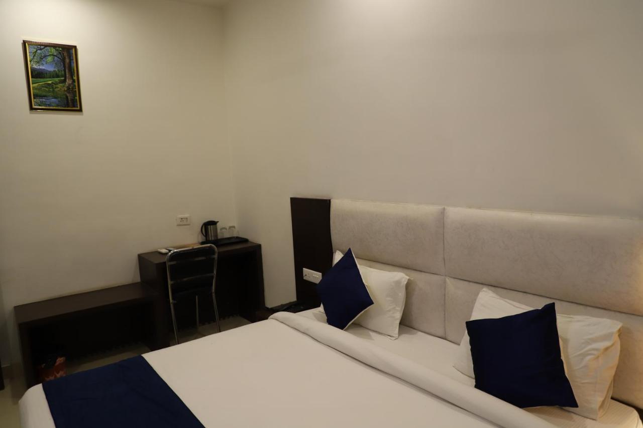 Hotel Dream Comfort Агра Екстериор снимка